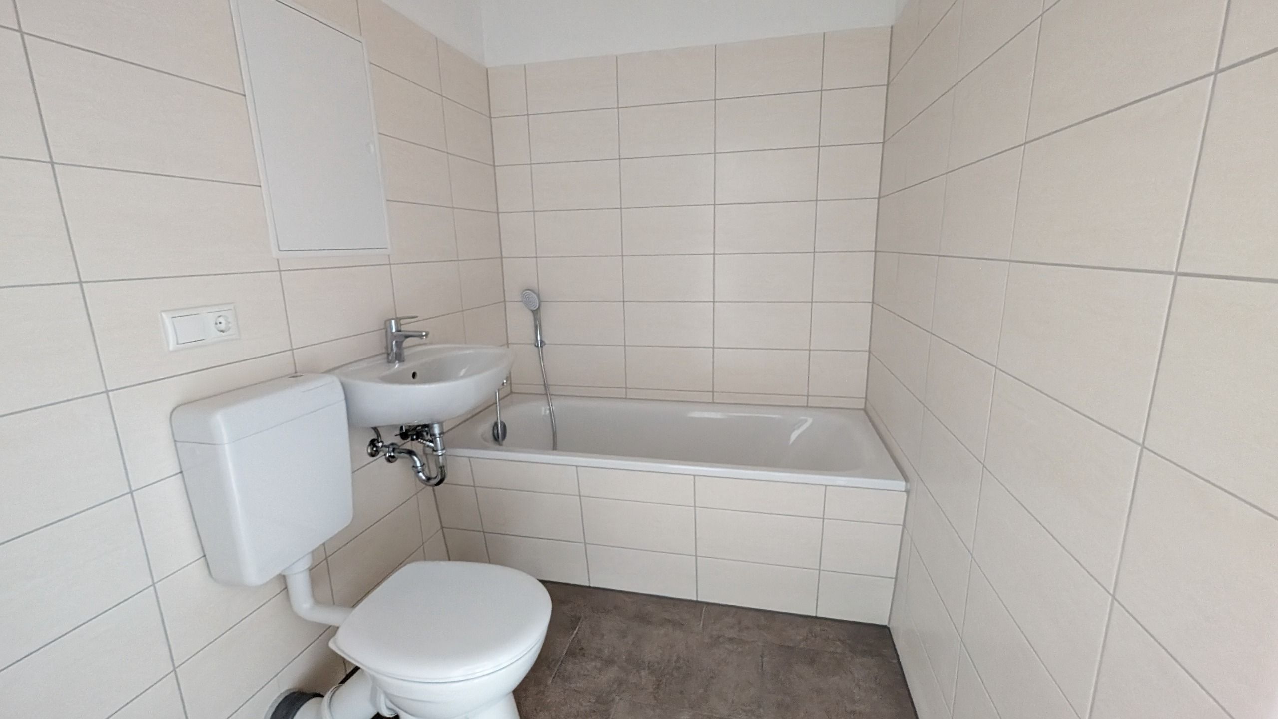 Spremberg, Karl-Marx-Straße 11-15, Bad