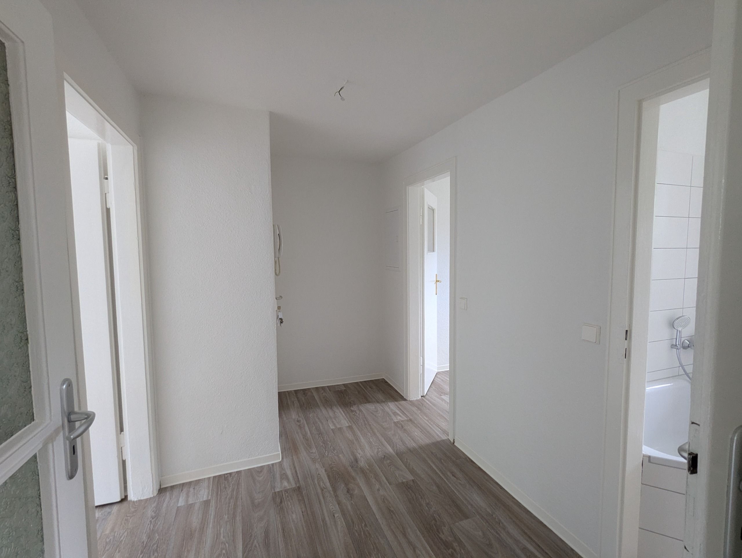 Friedrichshain, Bahnhofstraße 13a, Flur