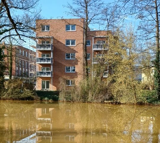 Gerberstraße 2, Bautenstand AprilMai 2022 - Außenansicht vom Spree-Ufer aus