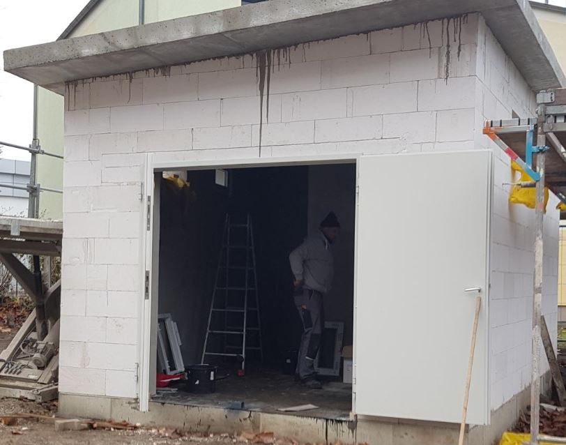 Gerberstraße 2, Bautenstand per 15-12-2021 - Nebengebäude Einbau Fenster u- Türen