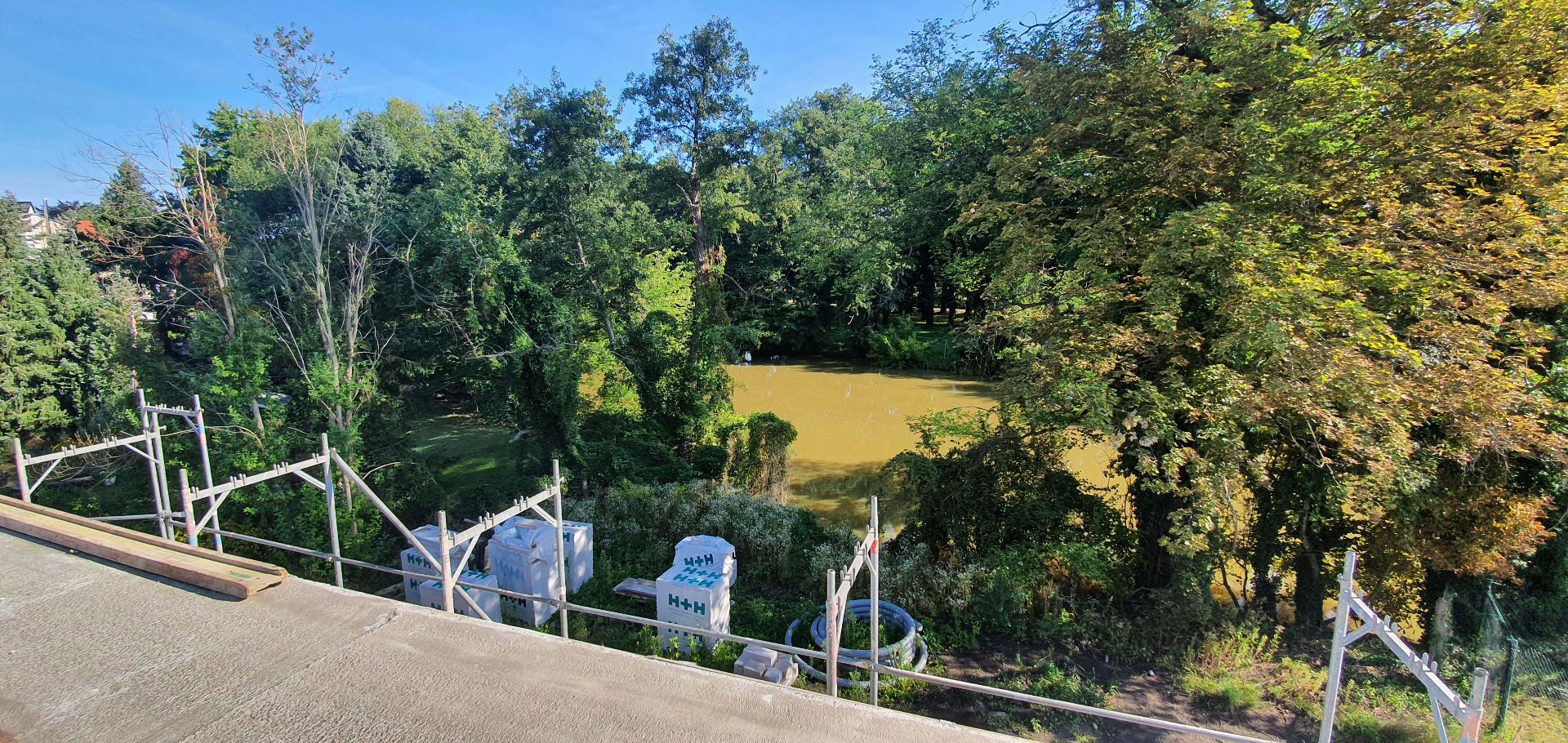 Gerberstraße 2, Bautenstand per 25-08-2021 - Ausblick vom 2- OG auf die Spree