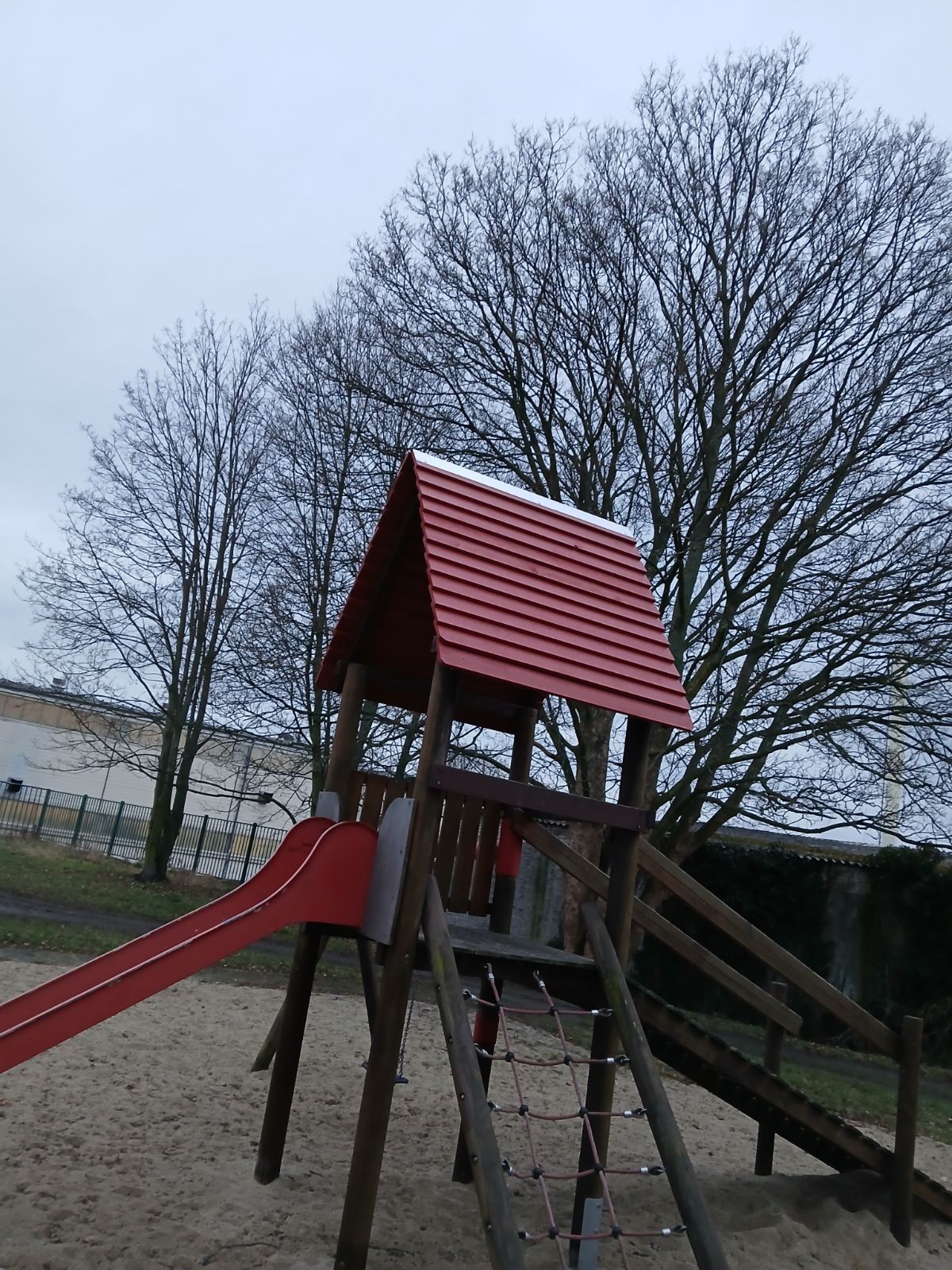 Lustgartenstraße Rep. Dach Spielzeughaus