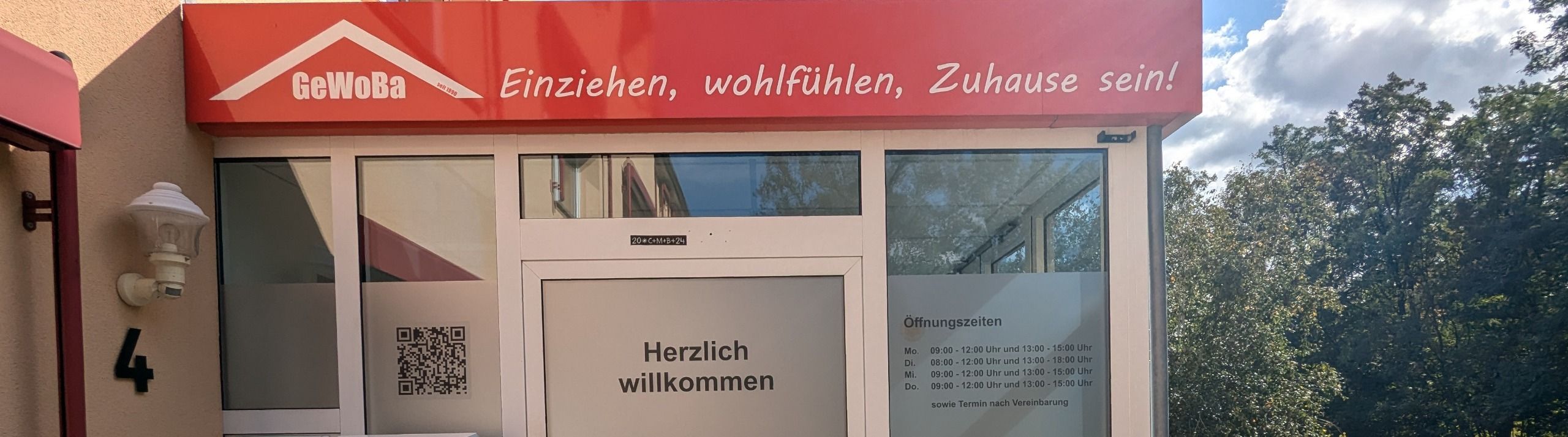 Firmengebäude Eingang