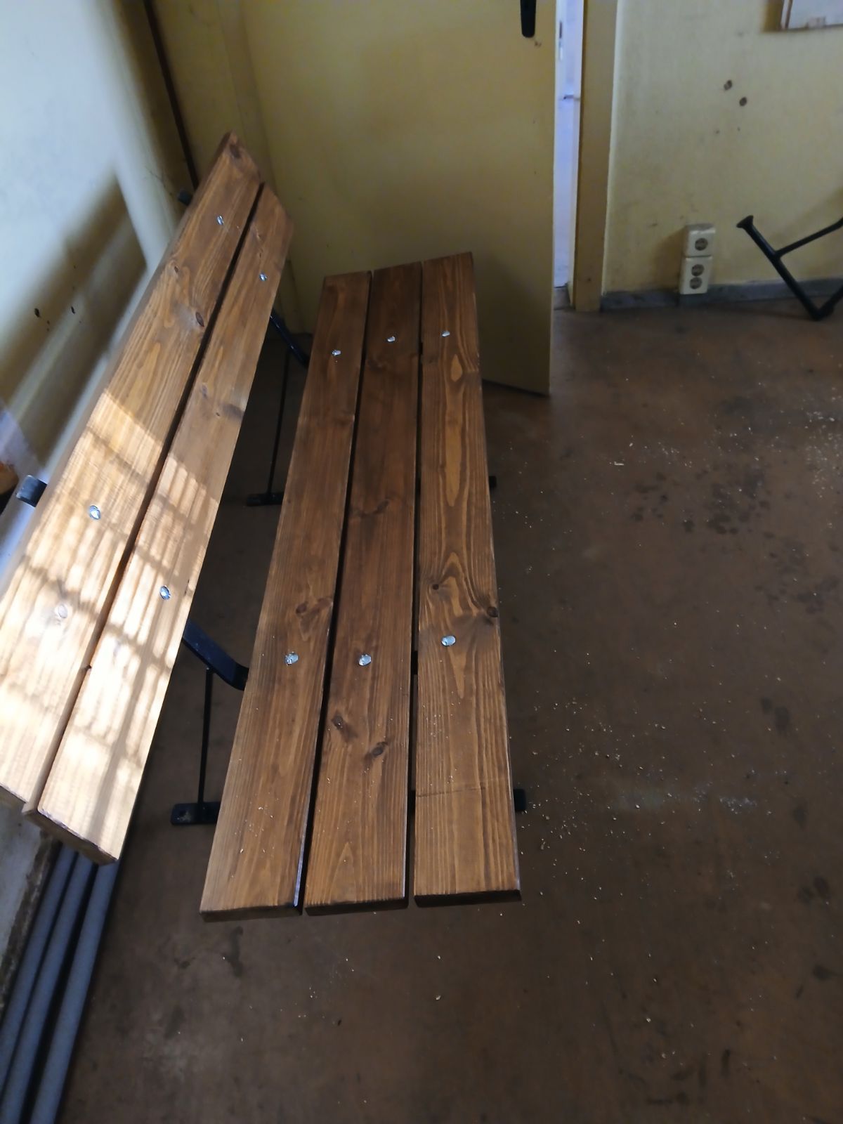 Wadelsdorf Bänke nacher 1